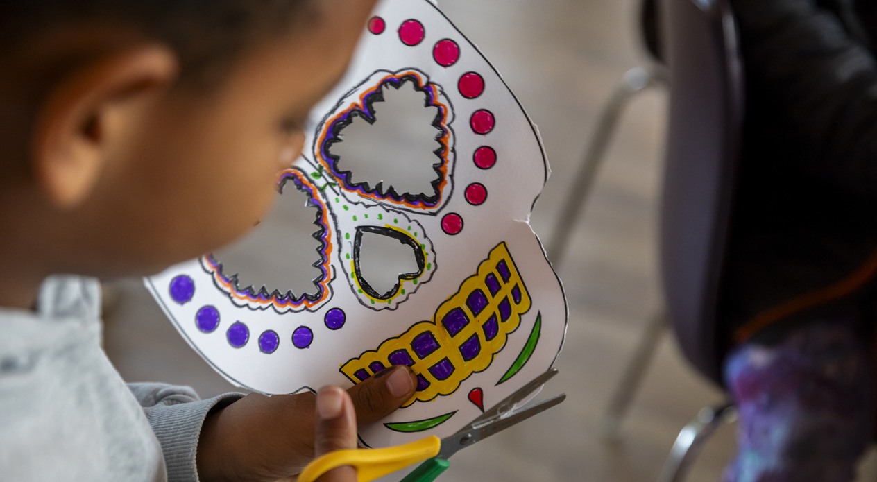 Höstlov på Världskulturmuseet i Göteborg. Detaljer på pyssel.