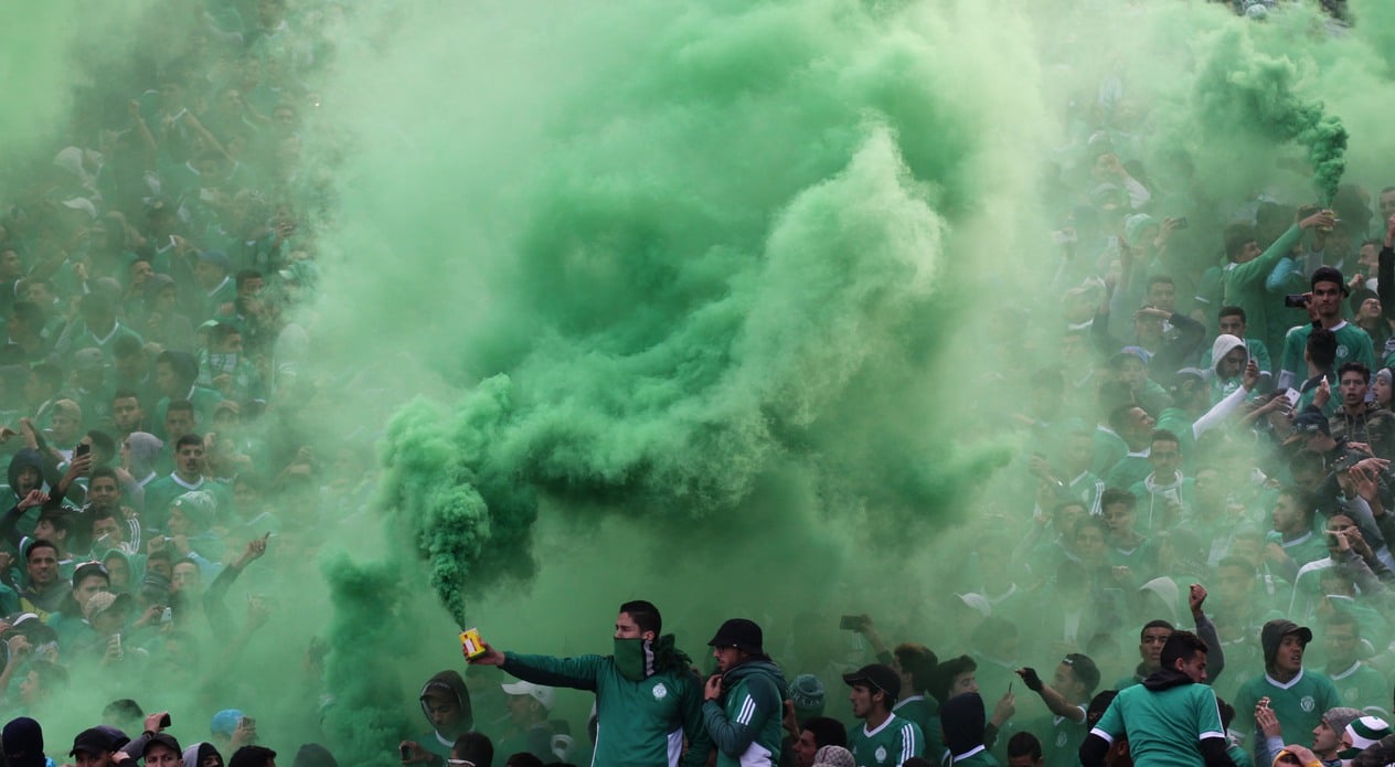 Raja Casablancas Curva Sud inför derbyt mot ärkerivalerna Wydad den 10 februari 2018.